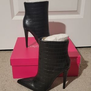 Shoe Dazzle Clarice Heeled Booties Size 8 Faux Leather Cric Print